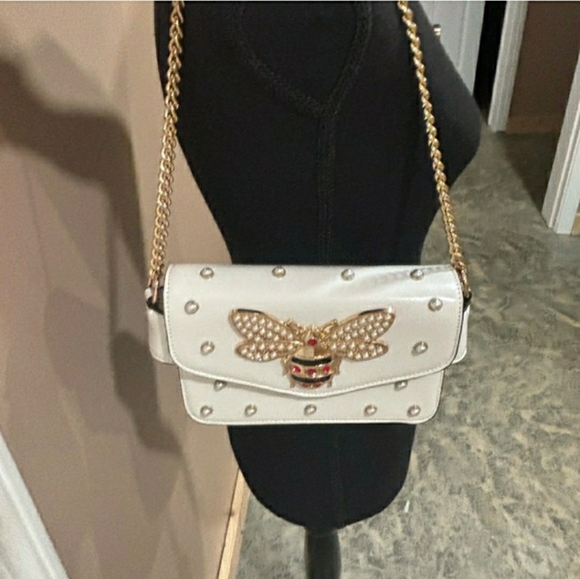Golden Bee Rhinestone & Faux Pearl Embellished White Shoulder Bag w/ Gold Chain - Picture 8 of 11